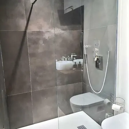 Superbe 3 Pieces Avec Jardin Dans Le Vieil Appartement