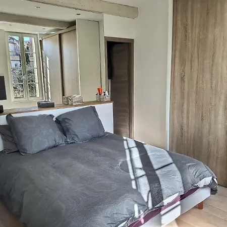 Superbe 3 Pieces Avec Jardin Dans Le Vieil Appartement