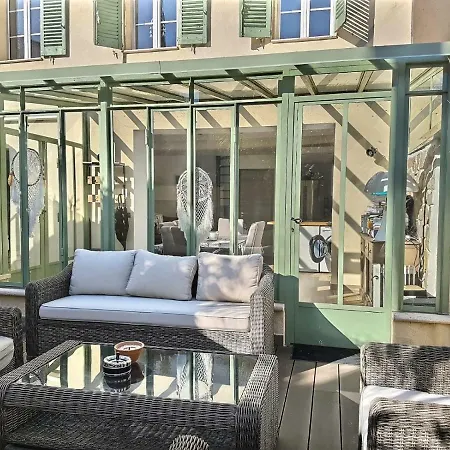 Superbe 3 Pieces Avec Jardin Dans Le Vieil Appartement Antibes
